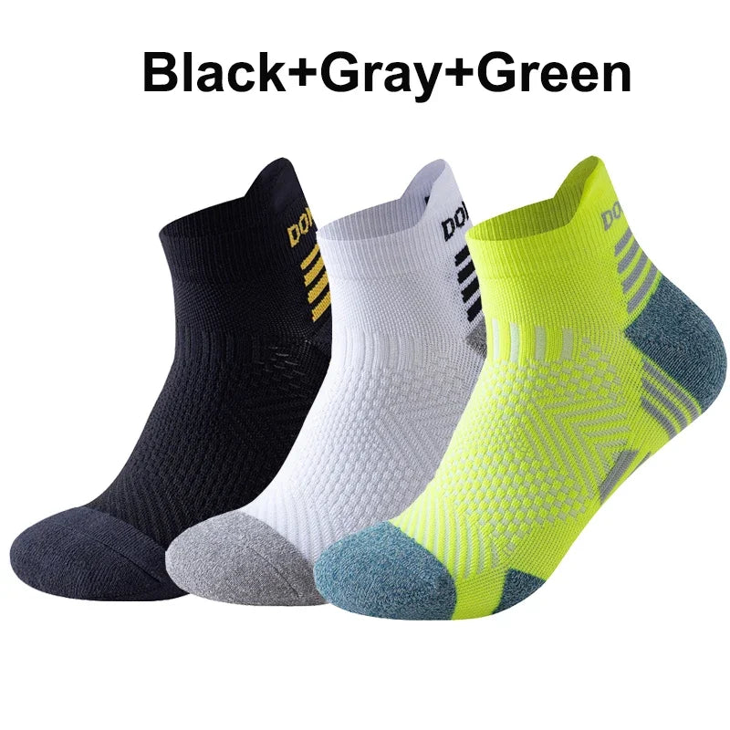 Three pairs of running socks in black, gray, and green with a brand logo on a white background.